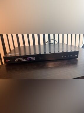 LG Device with Light Purple and White Interface